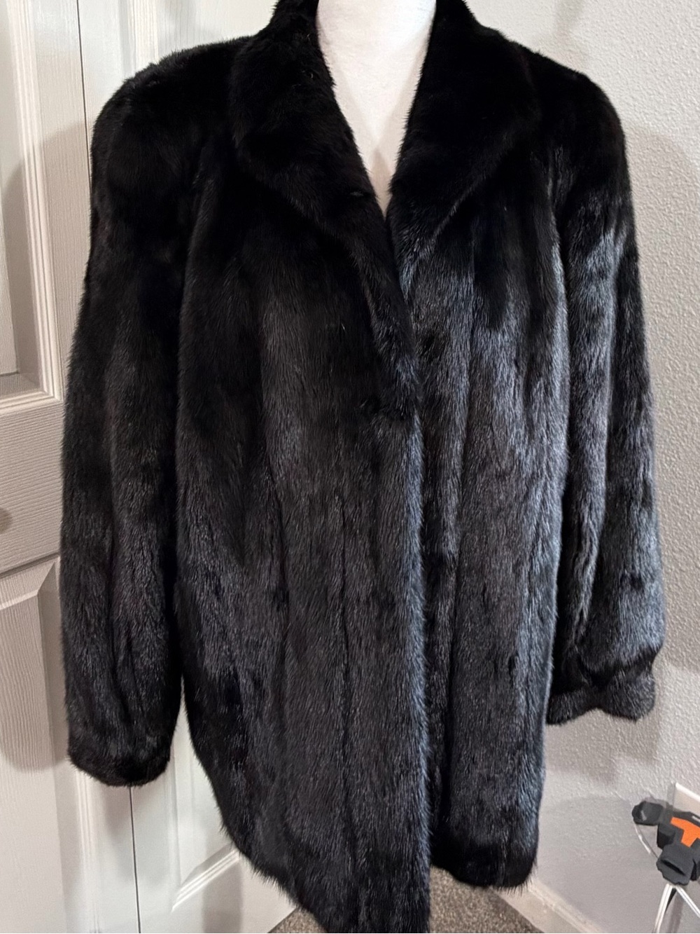 Vintage Saga Mink Fur Coat Genuine Ranched Mink Dark Fur Coat Womens Size 14 - Picture 8 of 16